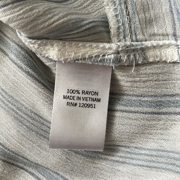 SO Tunic Style Front Twist Blue & White Striped Boho Blouse Top, Size Medium - Picture 11 of 13